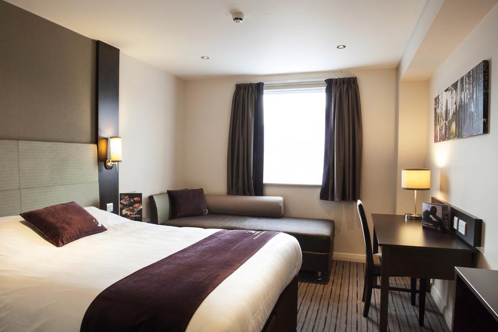 Premier Inn Aldershot Kültér fotó
