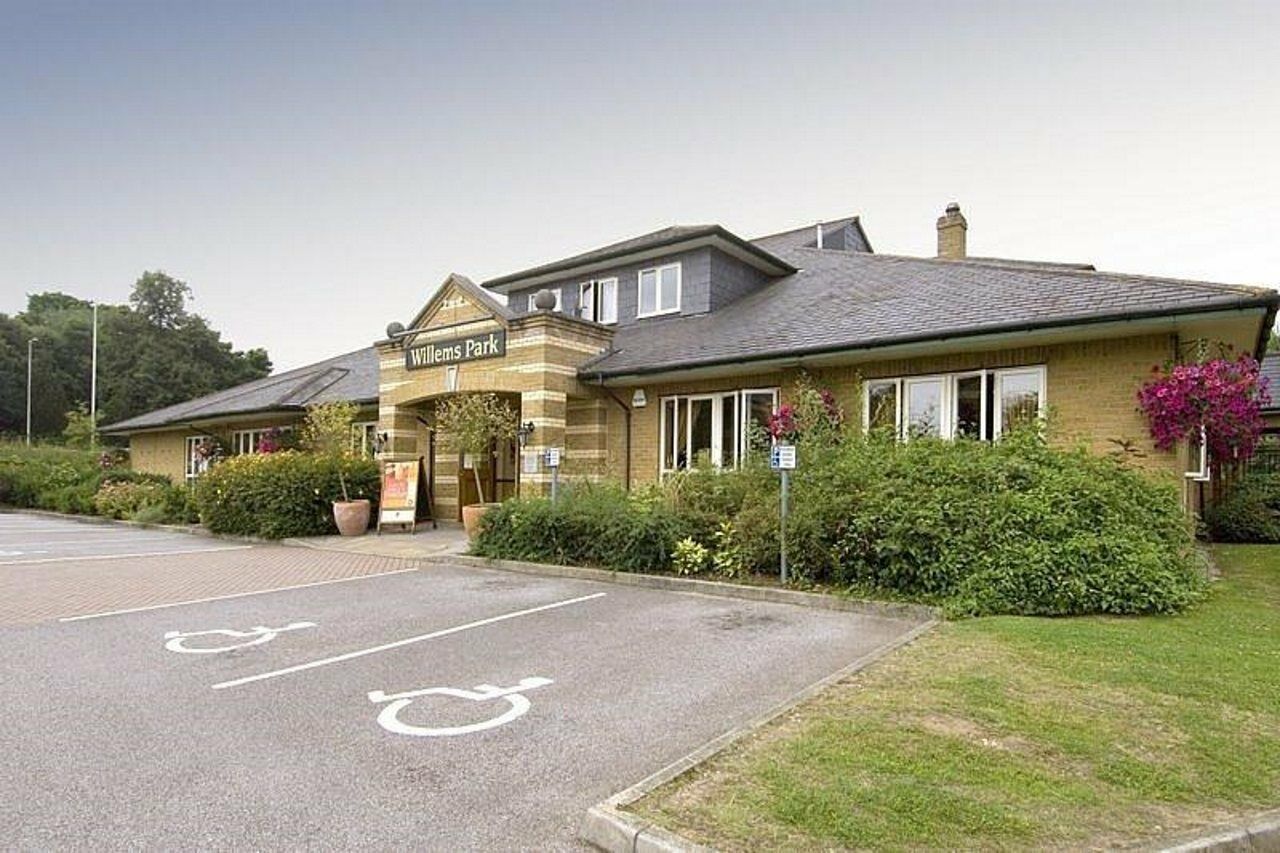 Premier Inn Aldershot Kültér fotó